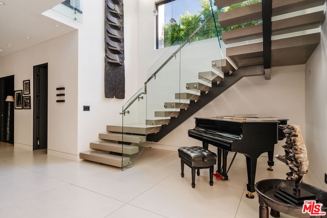 537 N Alta Vista Blvd