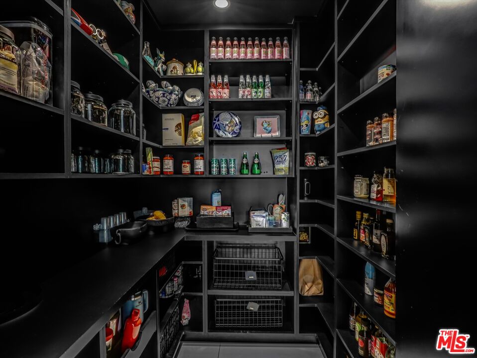 537 N Alta Vista Blvd