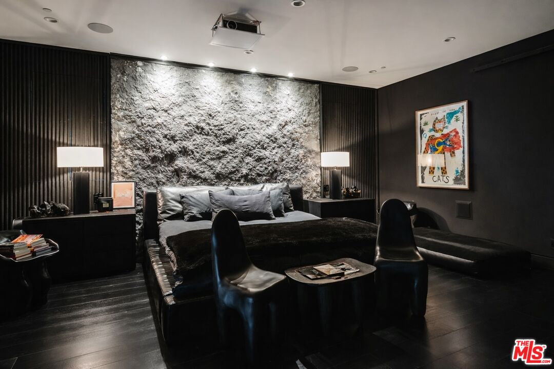 537 N Alta Vista Blvd