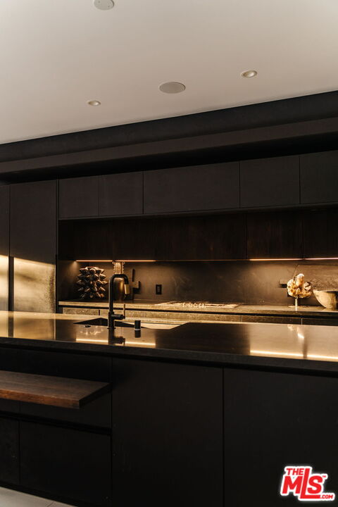 537 N Alta Vista Blvd