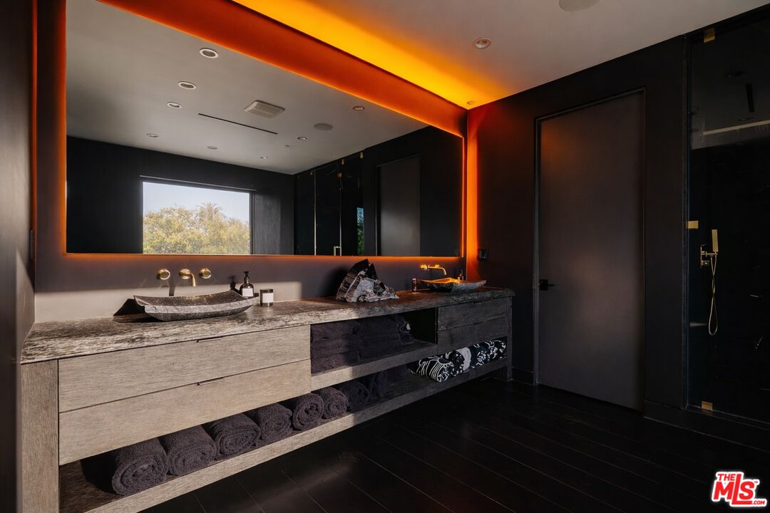 537 N Alta Vista Blvd