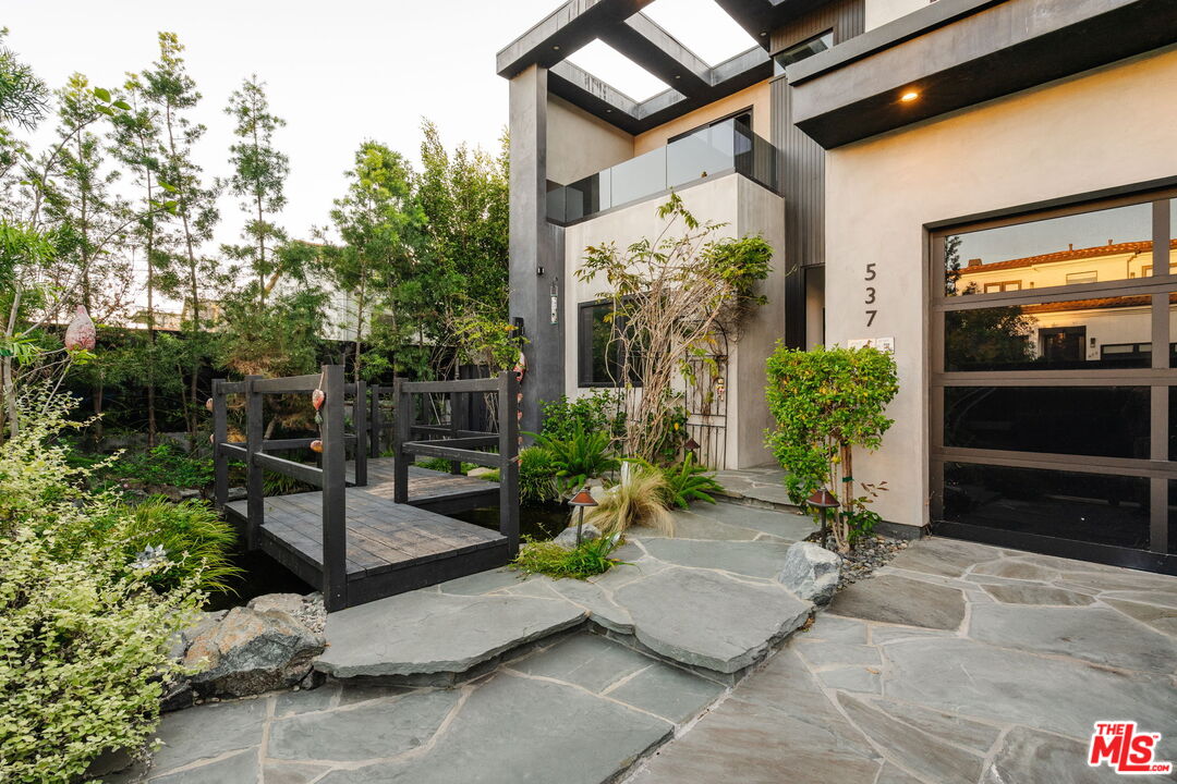 537 N Alta Vista Blvd