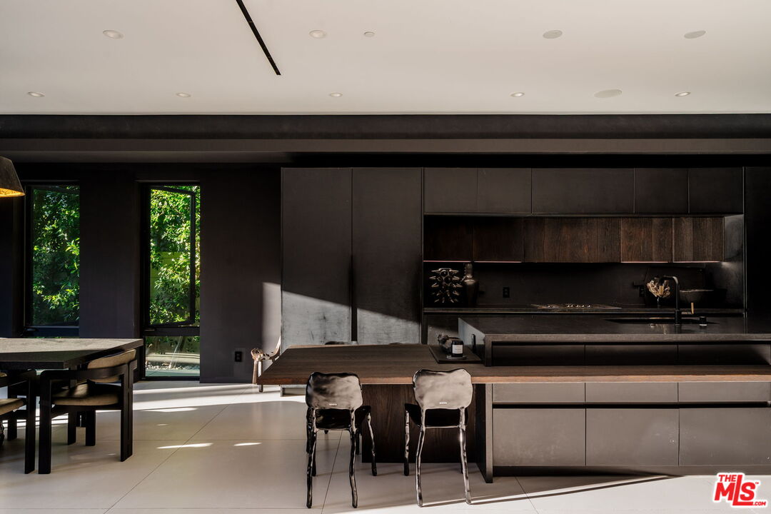 537 N Alta Vista Blvd