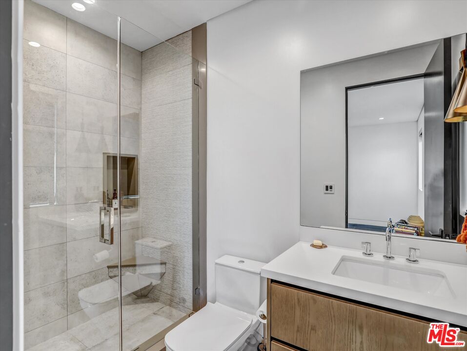 537 N Alta Vista Blvd