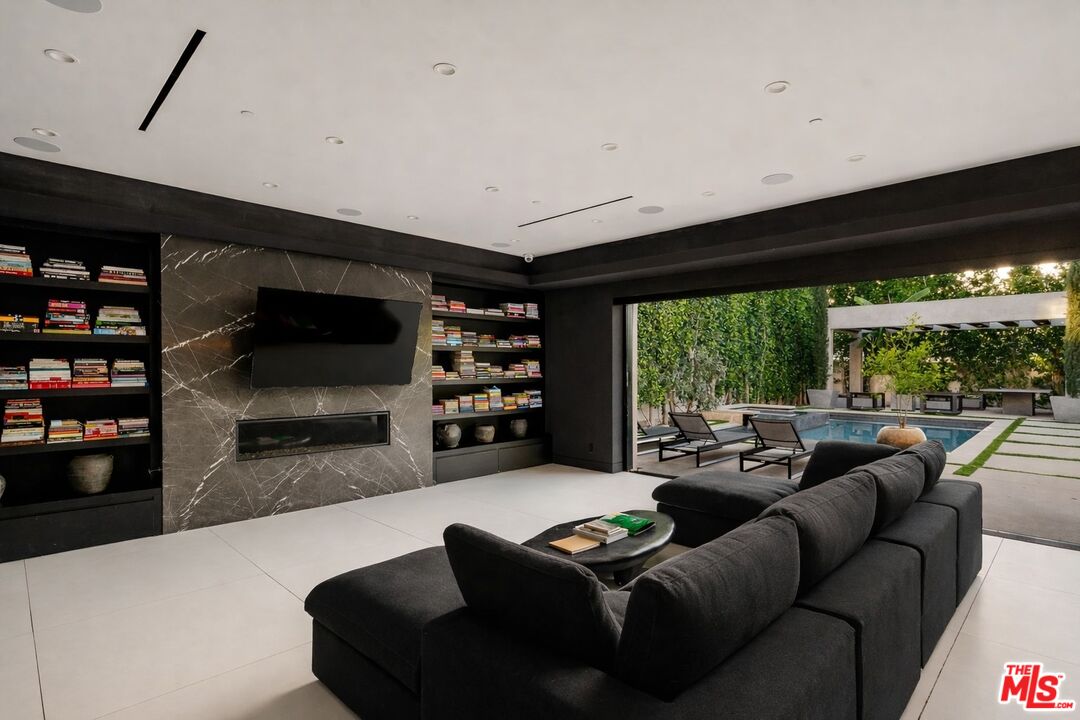 537 N Alta Vista Blvd