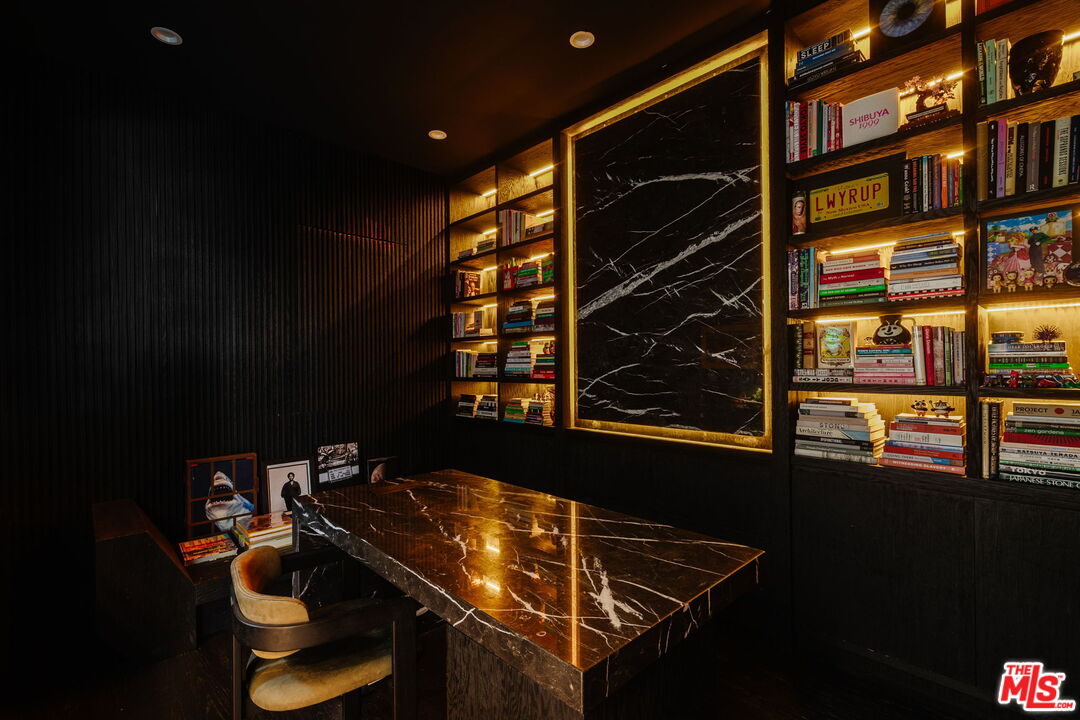 537 N Alta Vista Blvd