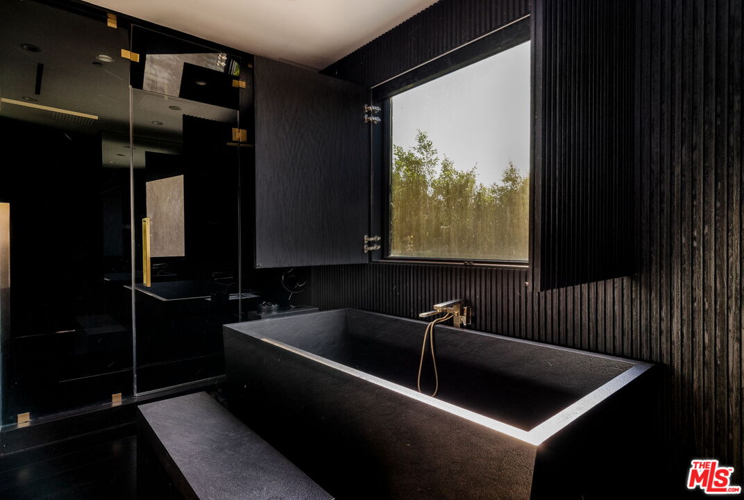 537 N Alta Vista Blvd