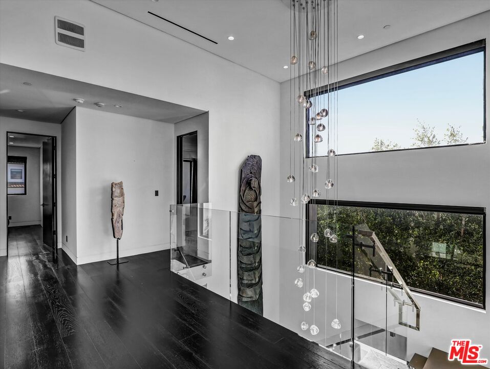 537 N Alta Vista Blvd