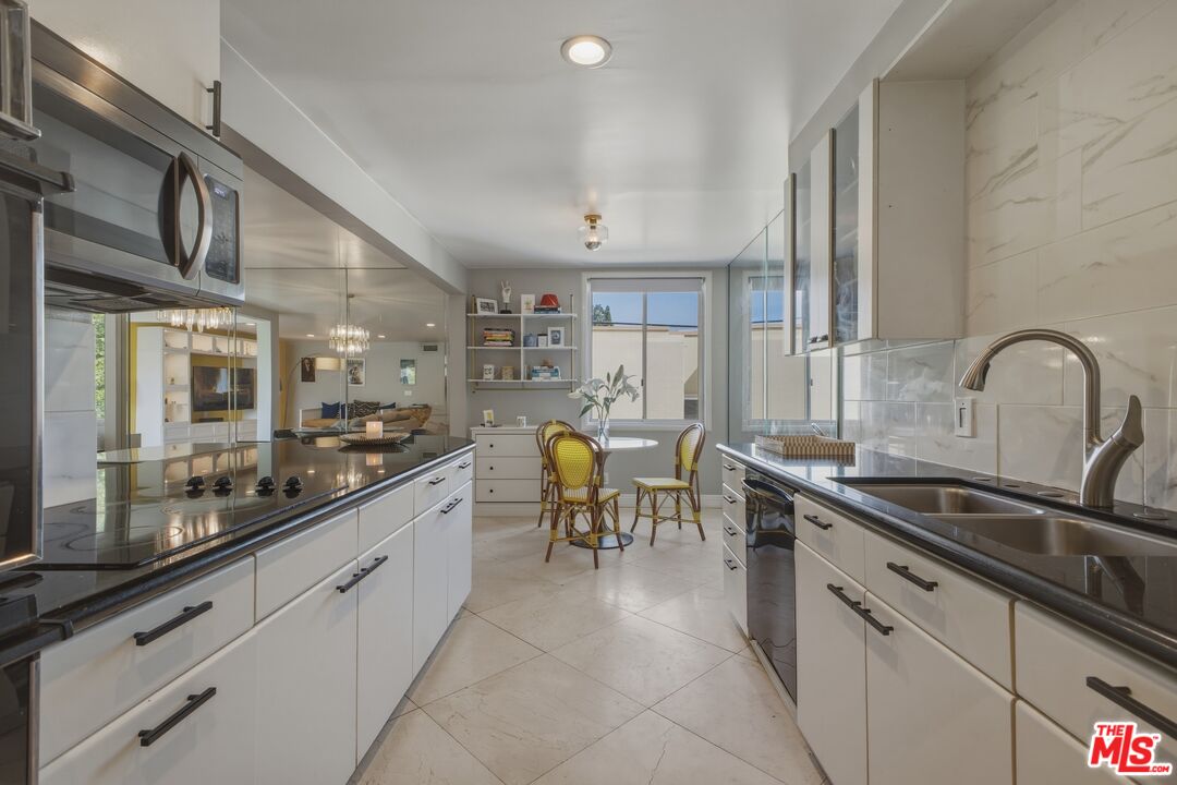 5301 Balboa Blvd Unit: F8