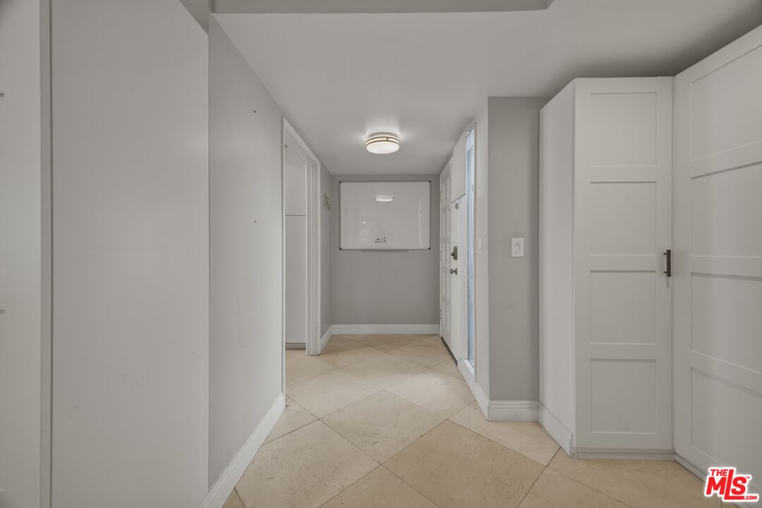 5301 Balboa Blvd Unit: F8