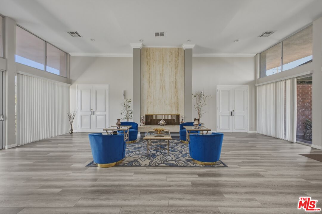 5301 Balboa Blvd Unit: F8