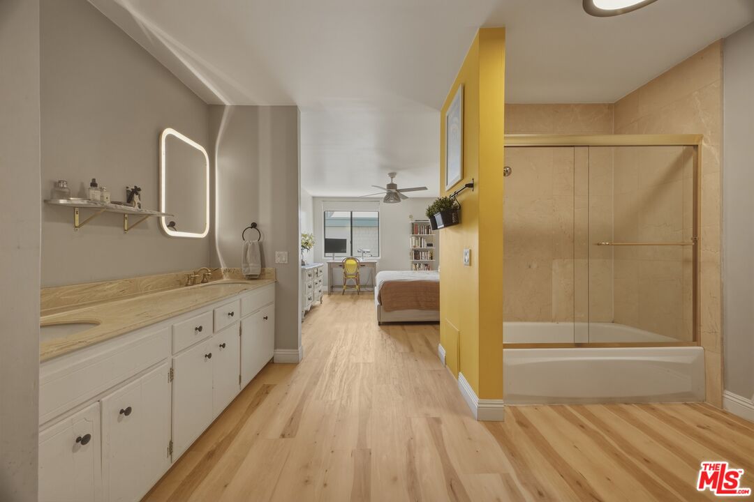 5301 Balboa Blvd Unit: F8