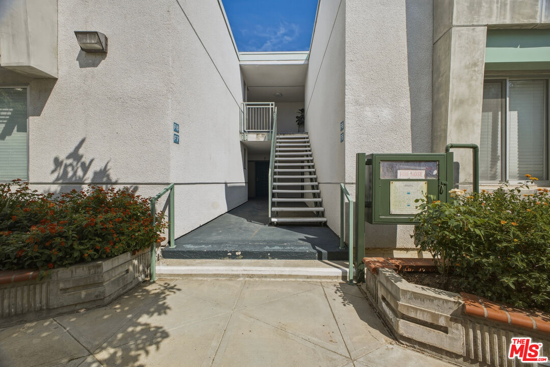 5301 Balboa Blvd Unit: F8