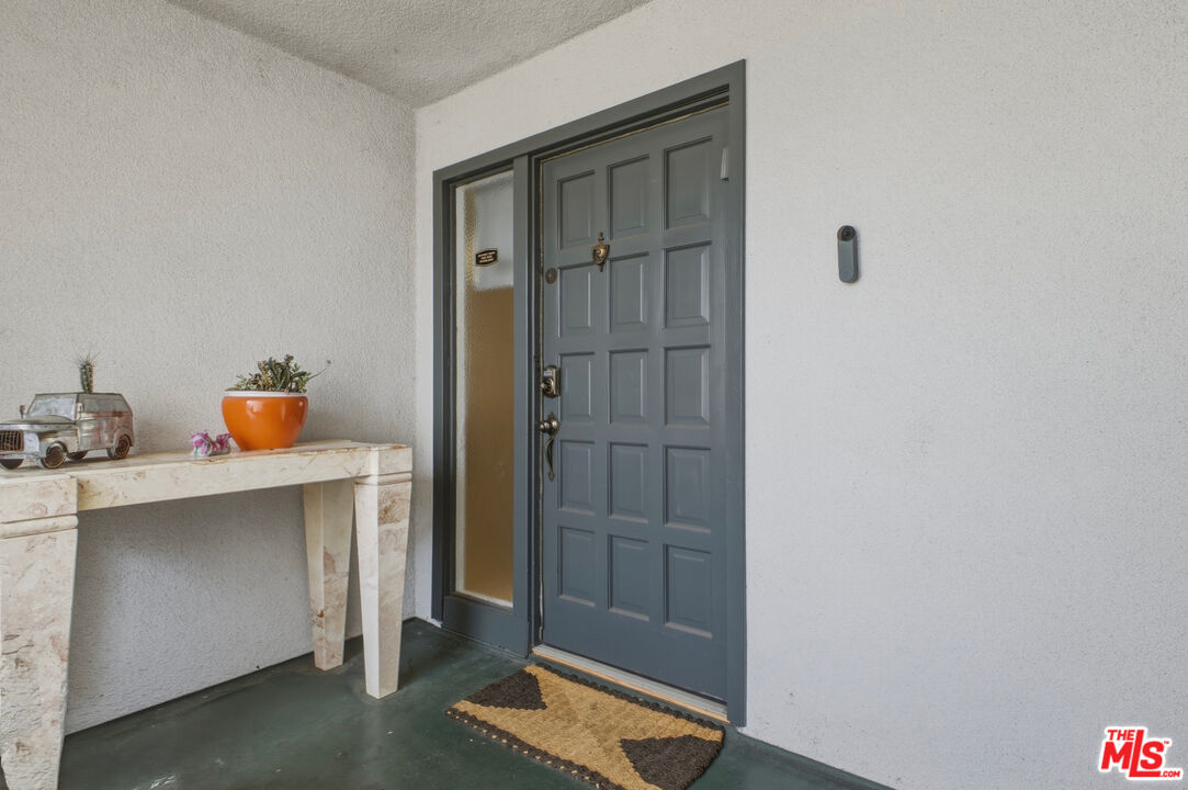 5301 Balboa Blvd Unit: F8