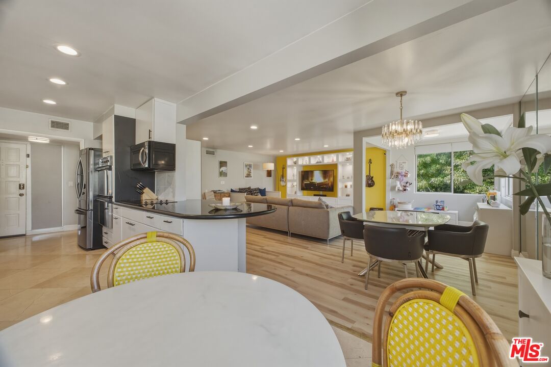 5301 Balboa Blvd Unit: F8