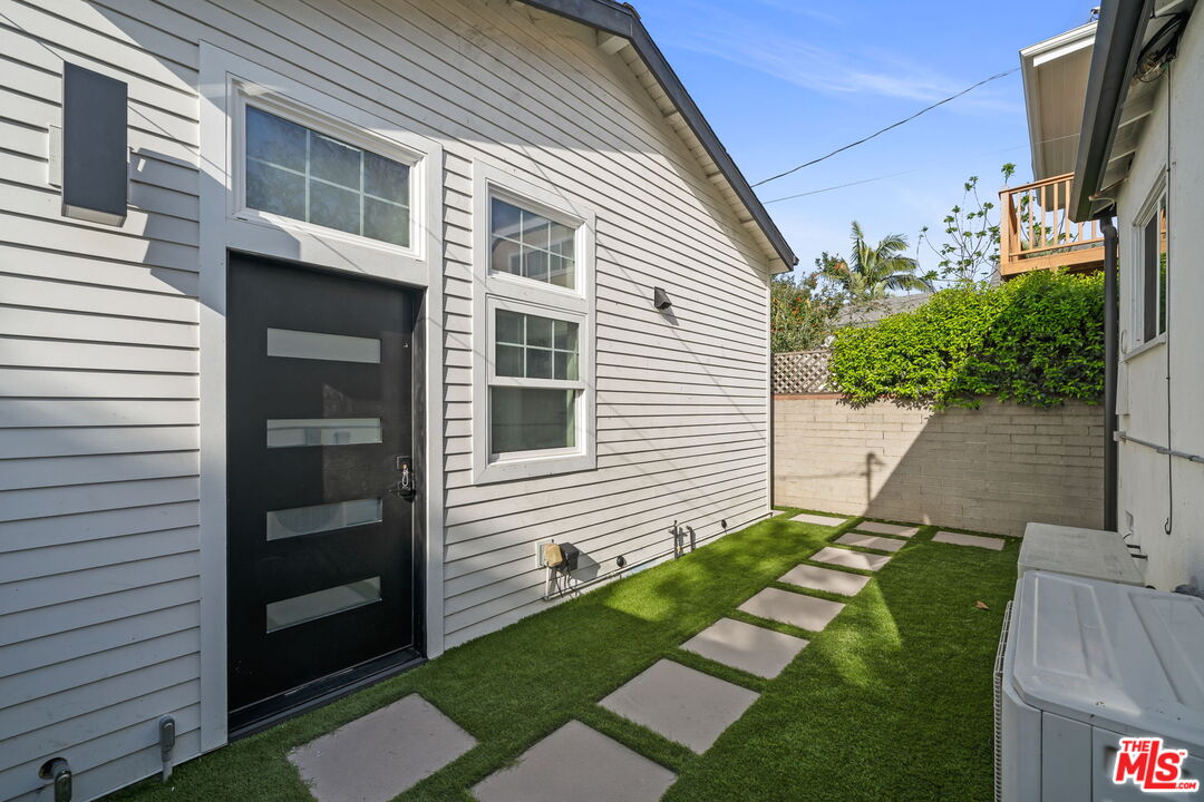841 Oxford Ave