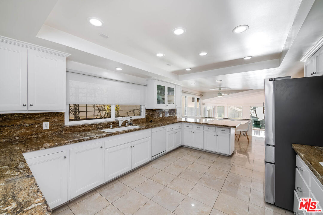 7334 Vista Del Mar Ln