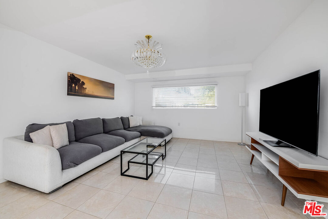 7334 Vista Del Mar Ln