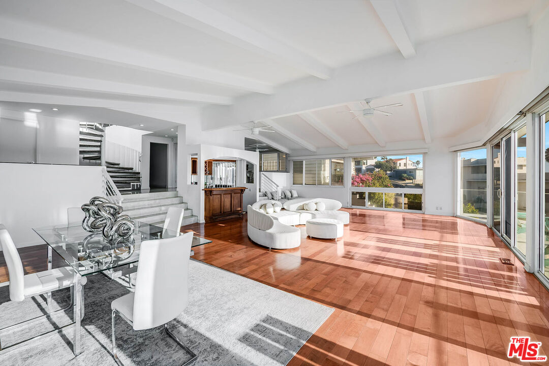 7334 Vista Del Mar Ln