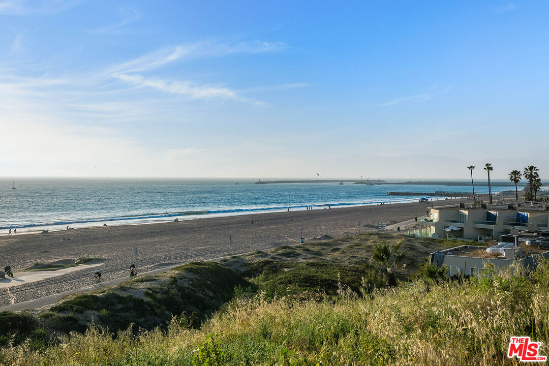 7334 Vista Del Mar Ln