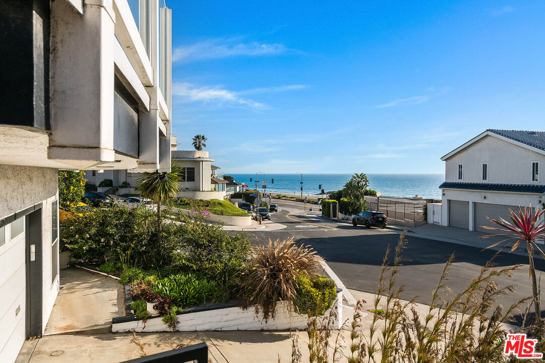 7334 Vista Del Mar Ln