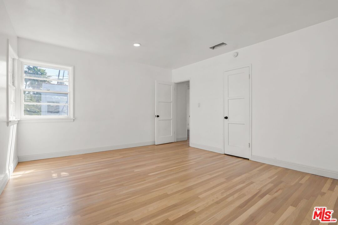 4409 Victoria Park Dr