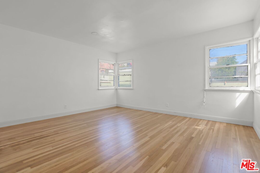 4409 Victoria Park Dr