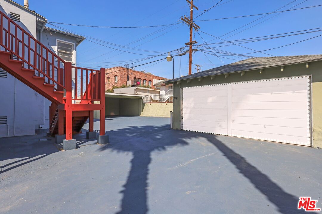 4411 Victoria Park Dr