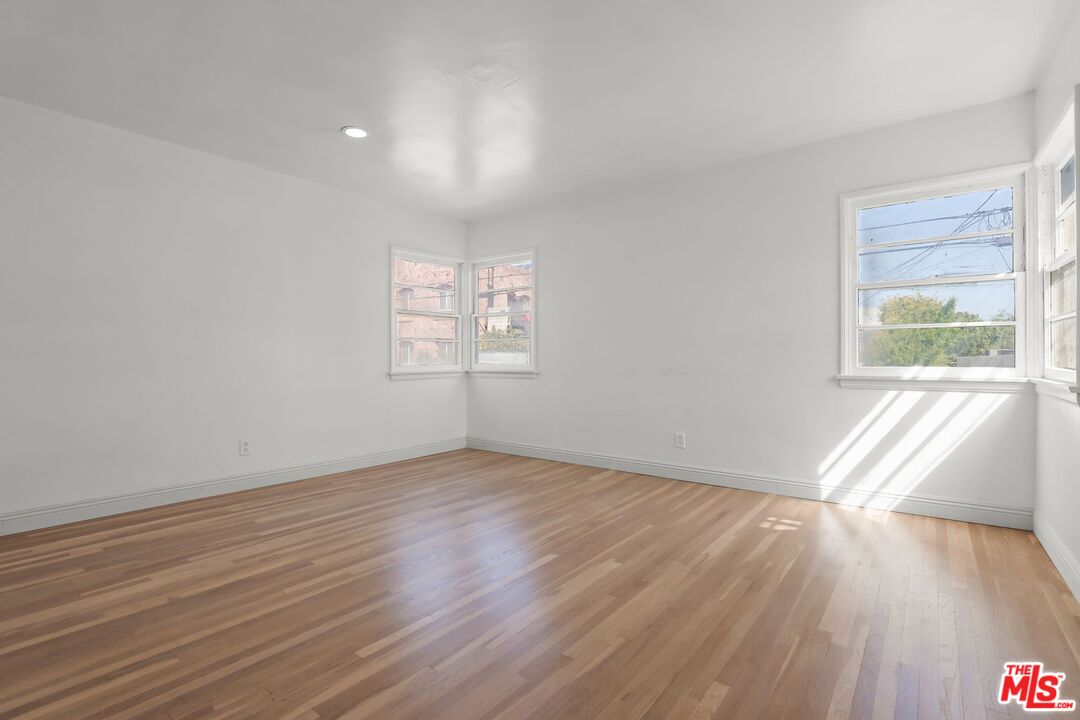 4411 Victoria Park Dr
