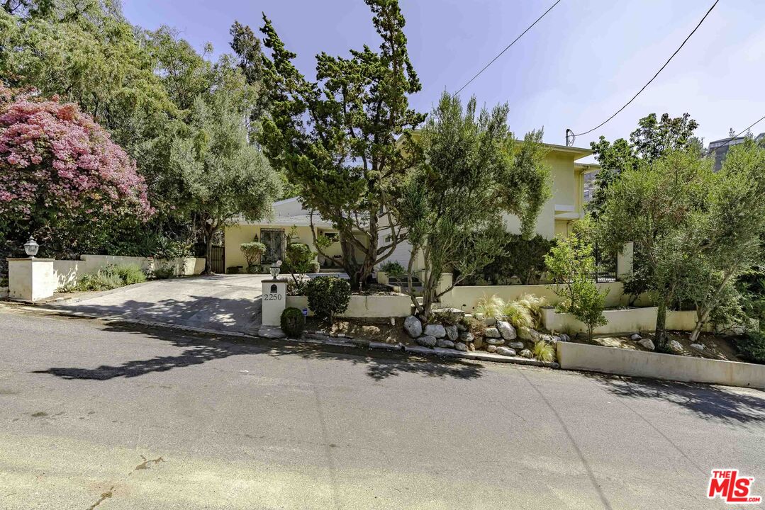 2250 Betty Ln