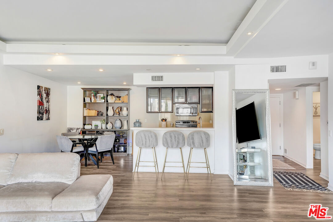7250 Franklin Ave Unit: 503