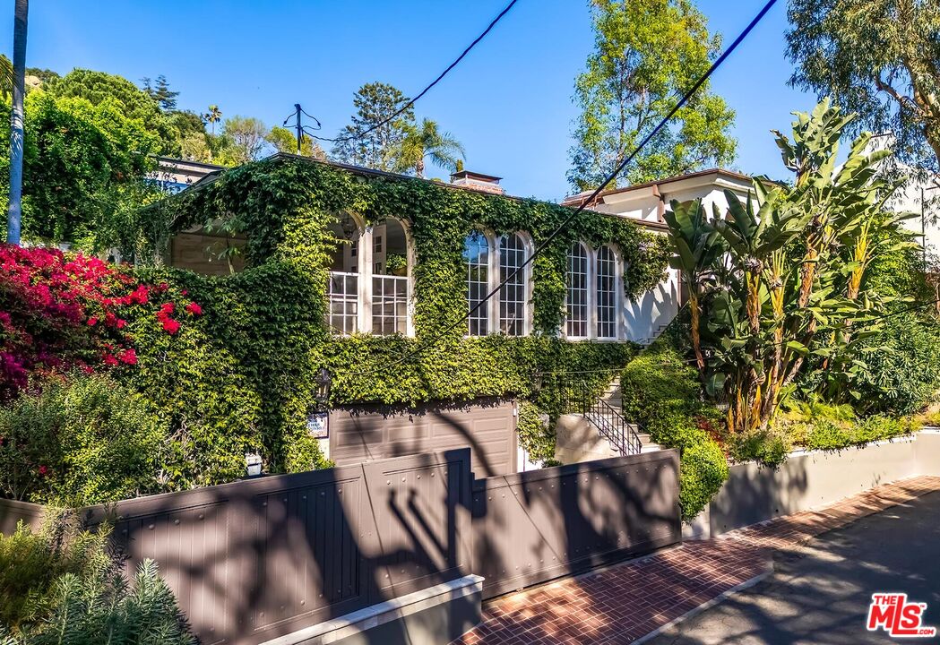 2806 Nichols Canyon Rd