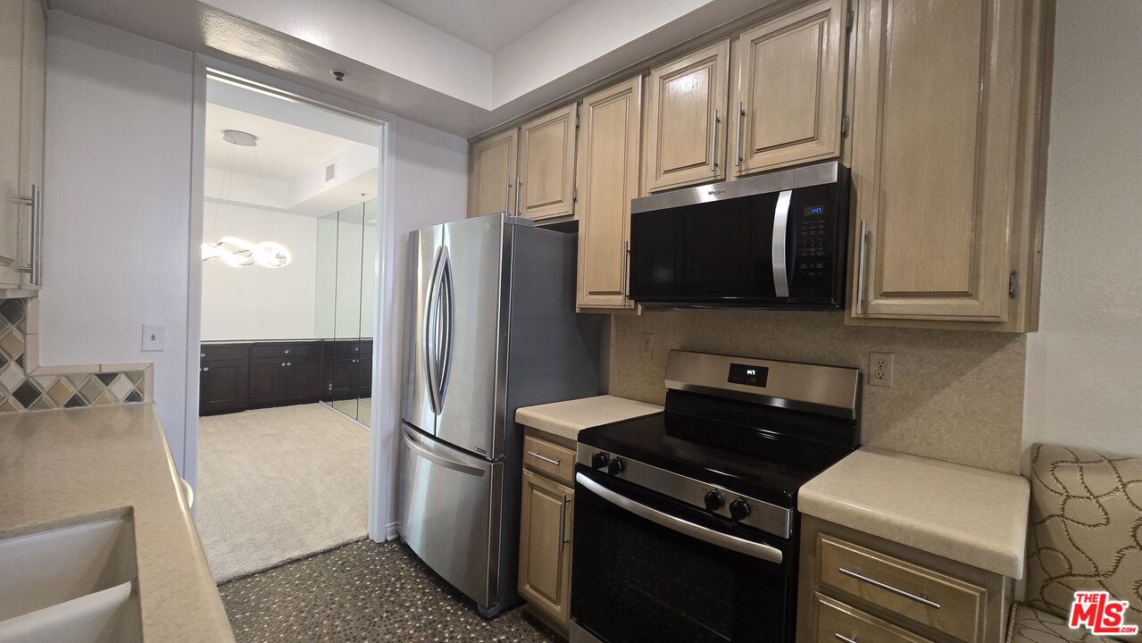 2131 Century Park Ln Unit: 212