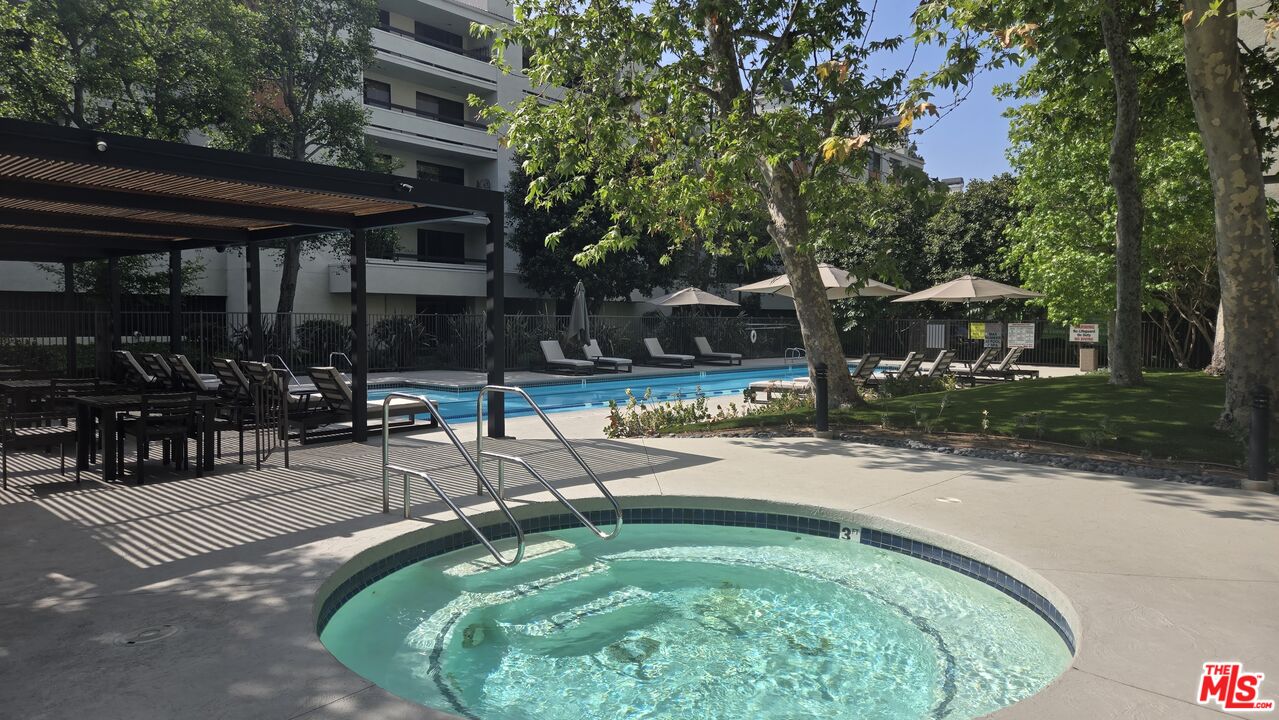 2131 Century Park Ln Unit: 212
