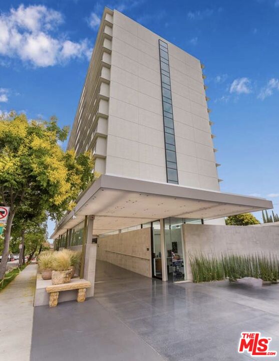 818 N Doheny Dr Unit: 606