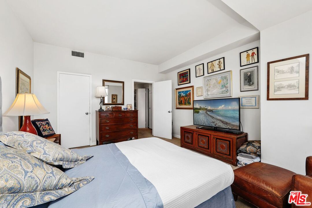 818 N Doheny Dr Unit: 606