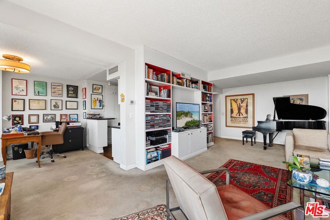 818 N Doheny Dr Unit: 606