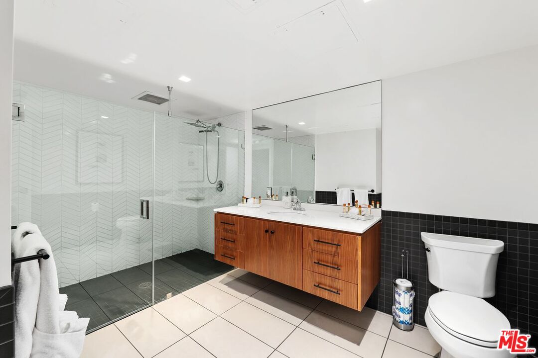 818 N Doheny Dr Unit: 606