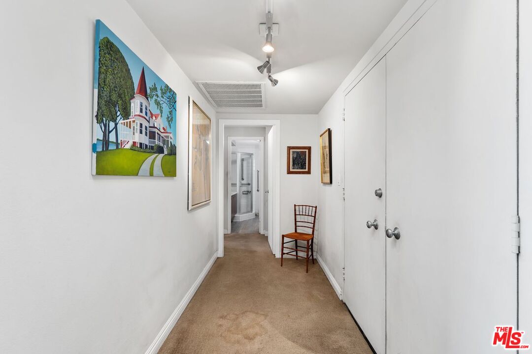 818 N Doheny Dr Unit: 606