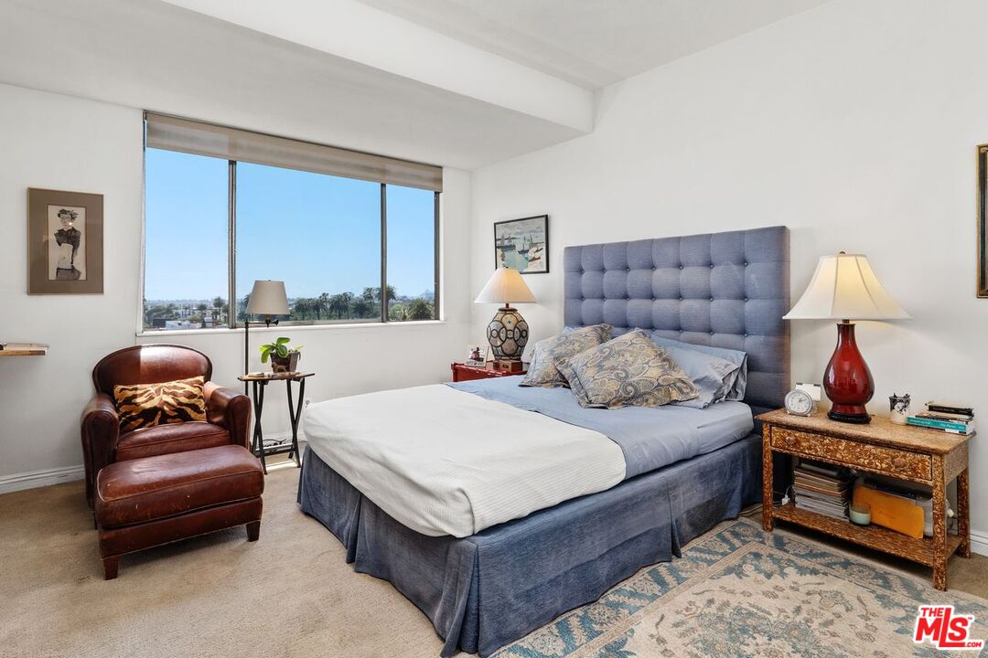 818 N Doheny Dr Unit: 606