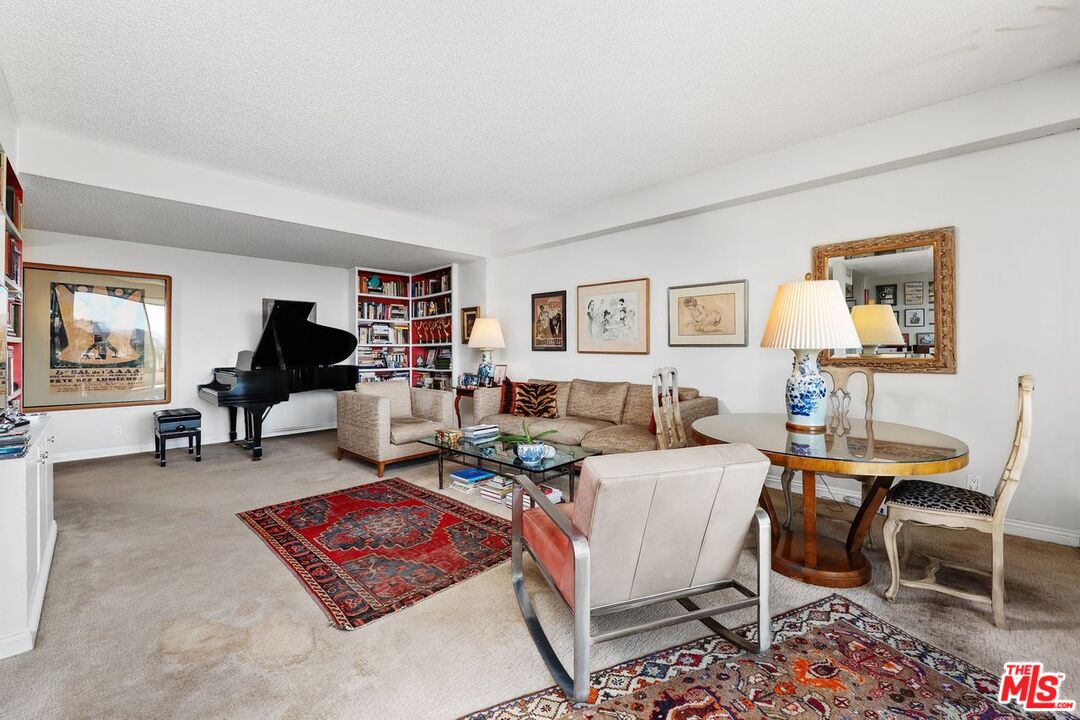 818 N Doheny Dr Unit: 606