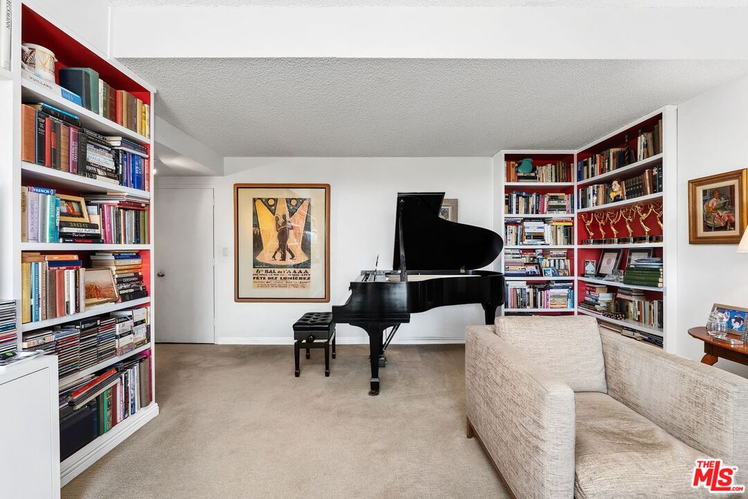 818 N Doheny Dr Unit: 606