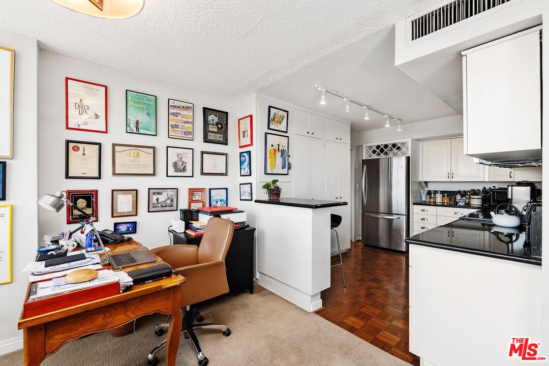 818 N Doheny Dr Unit: 606