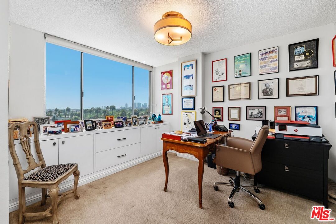 818 N Doheny Dr Unit: 606