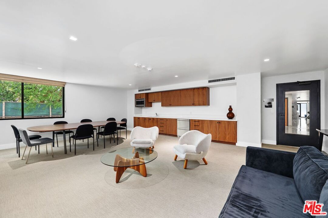 818 N Doheny Dr Unit: 606