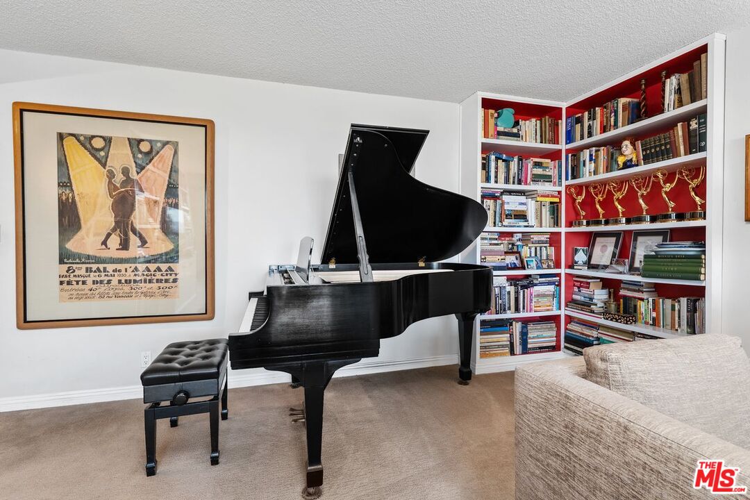 818 N Doheny Dr Unit: 606