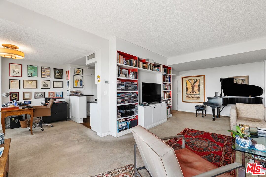 818 N Doheny Dr Unit: 606