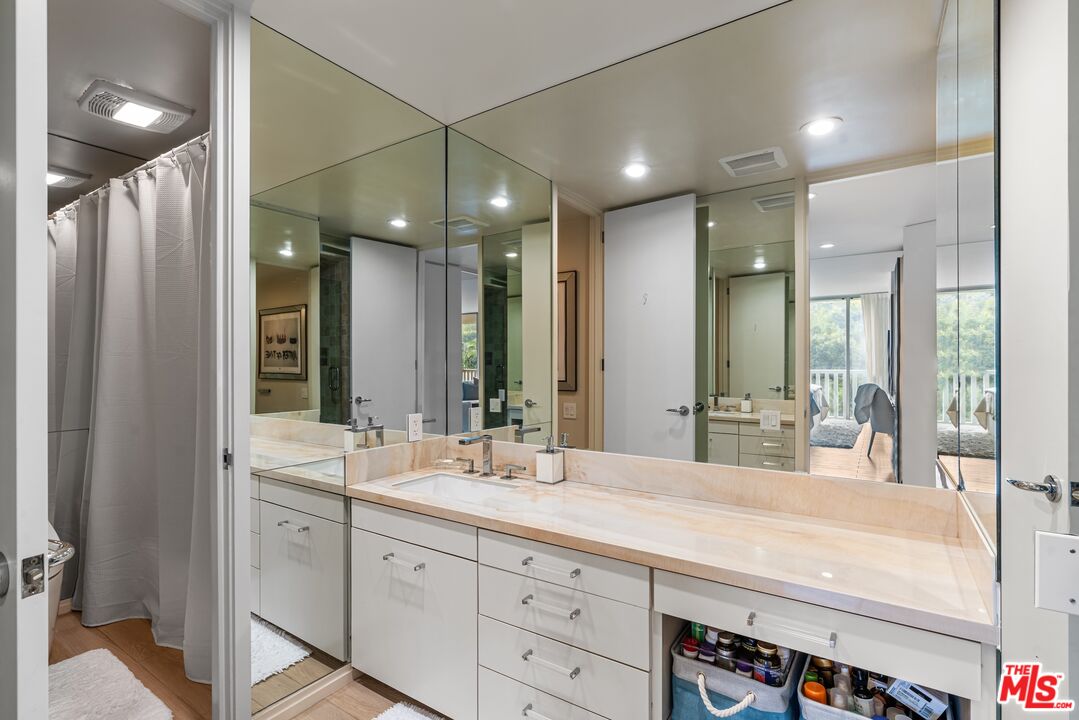 9255 Doheny Rd Unit: 703