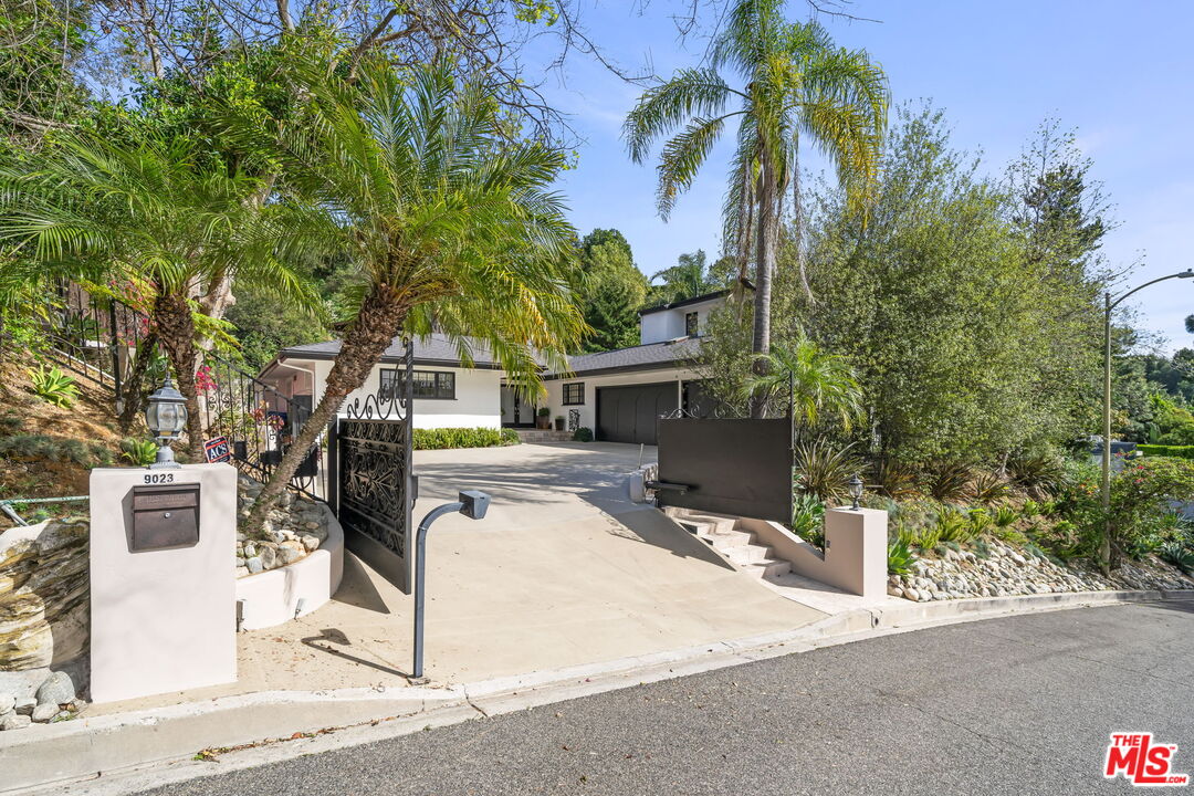9023 Alto Cedro Dr