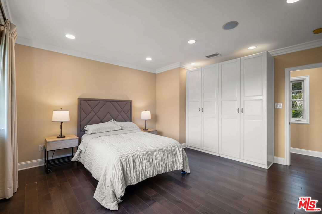 9023 Alto Cedro Dr